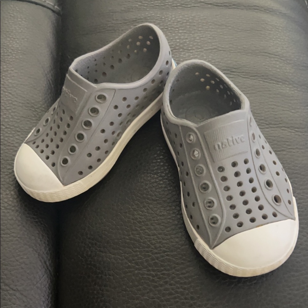Native toddler shoes size C5